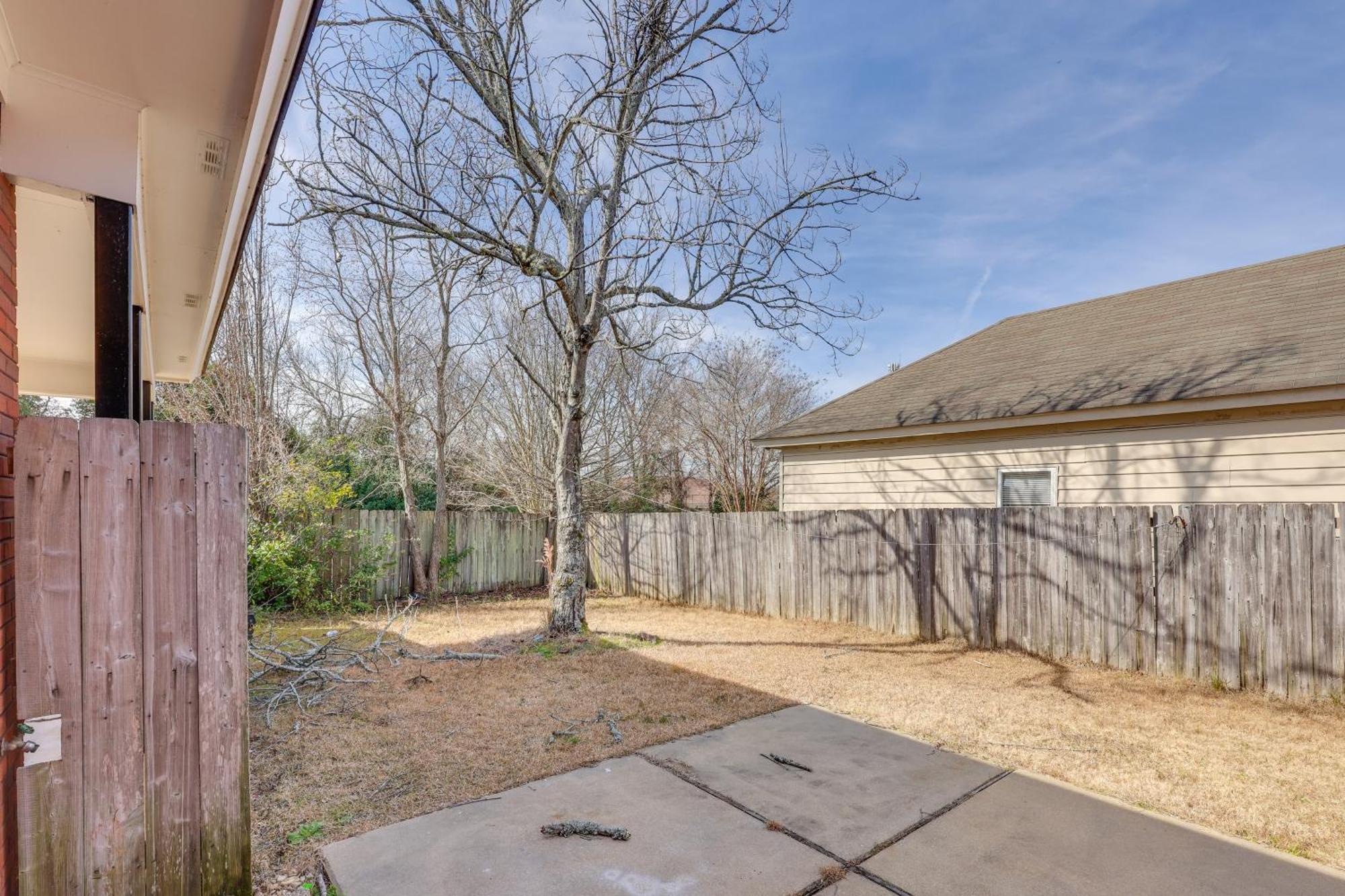 Home With Fenced Yard About 12 Mi To Dtwn Montgomery Extérieur photo