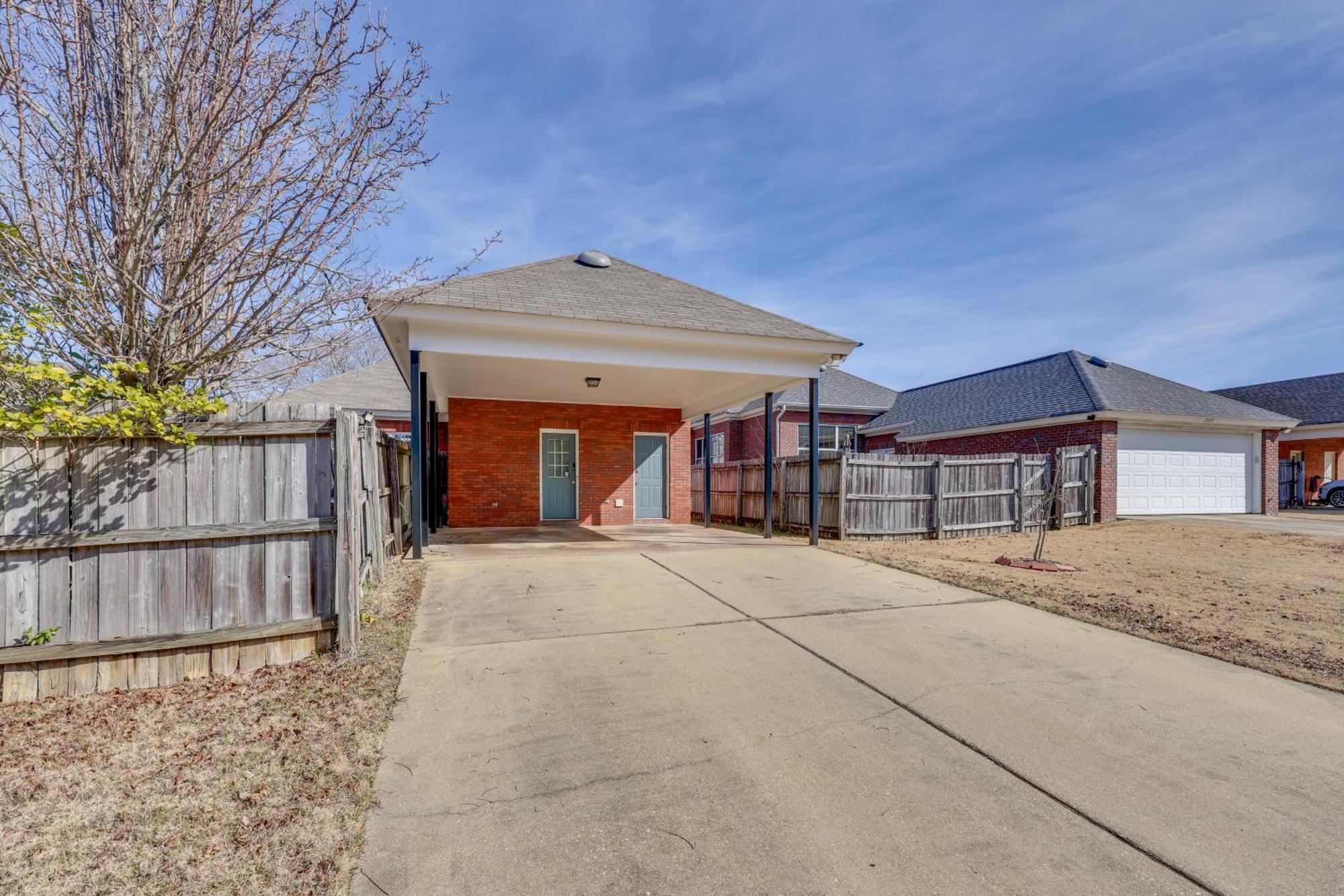 Home With Fenced Yard About 12 Mi To Dtwn Montgomery Extérieur photo