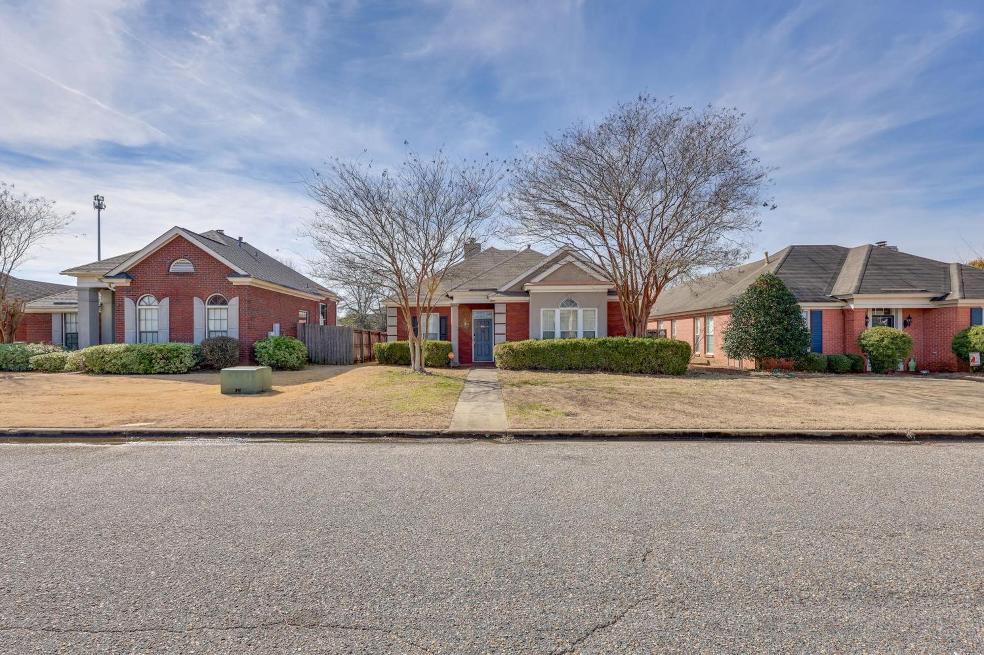 Home With Fenced Yard About 12 Mi To Dtwn Montgomery Extérieur photo