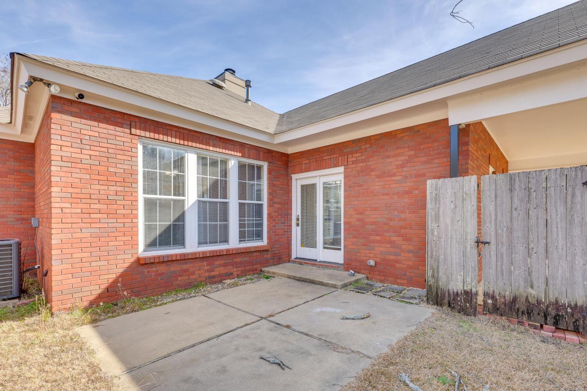 Home With Fenced Yard About 12 Mi To Dtwn Montgomery Extérieur photo