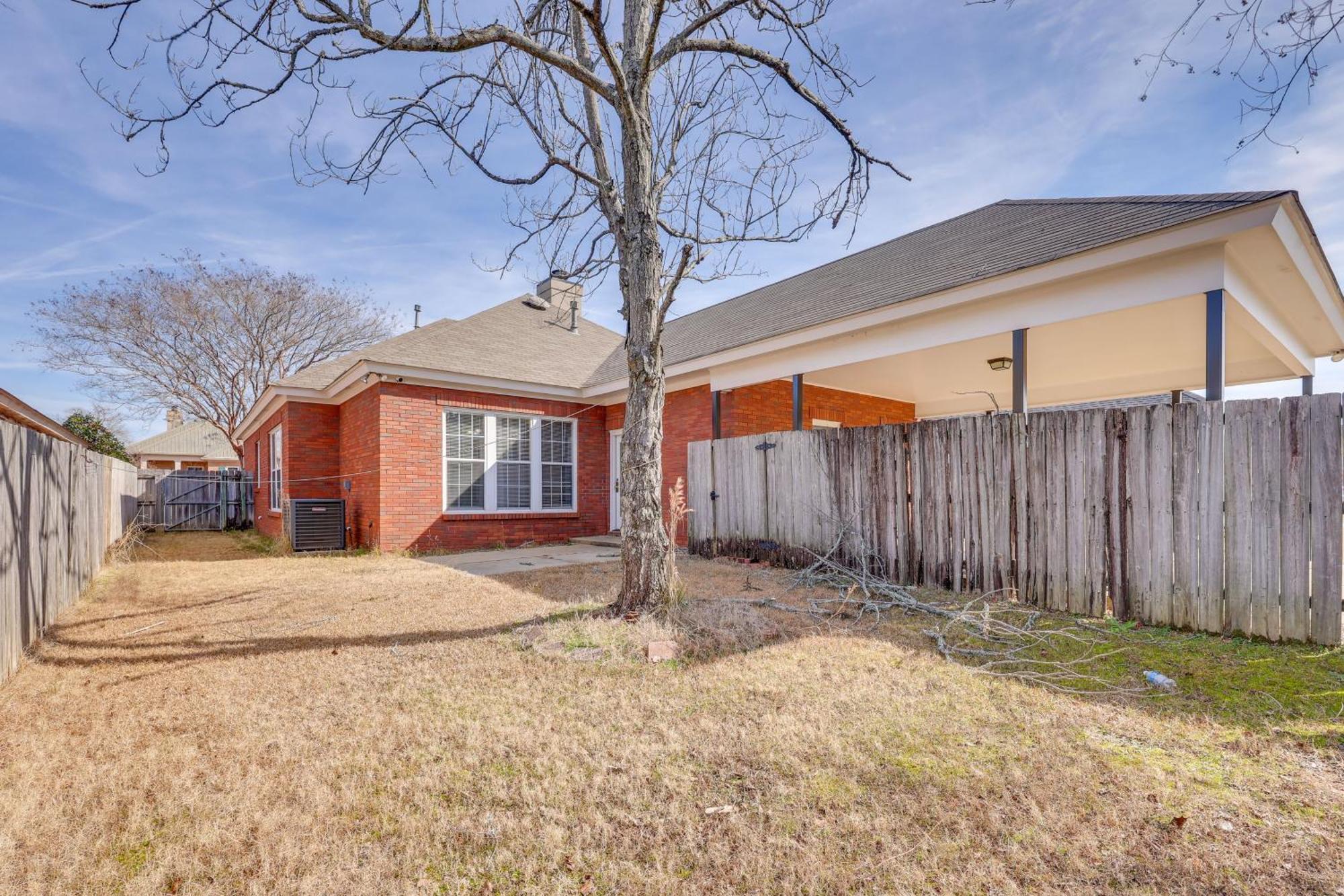 Home With Fenced Yard About 12 Mi To Dtwn Montgomery Extérieur photo