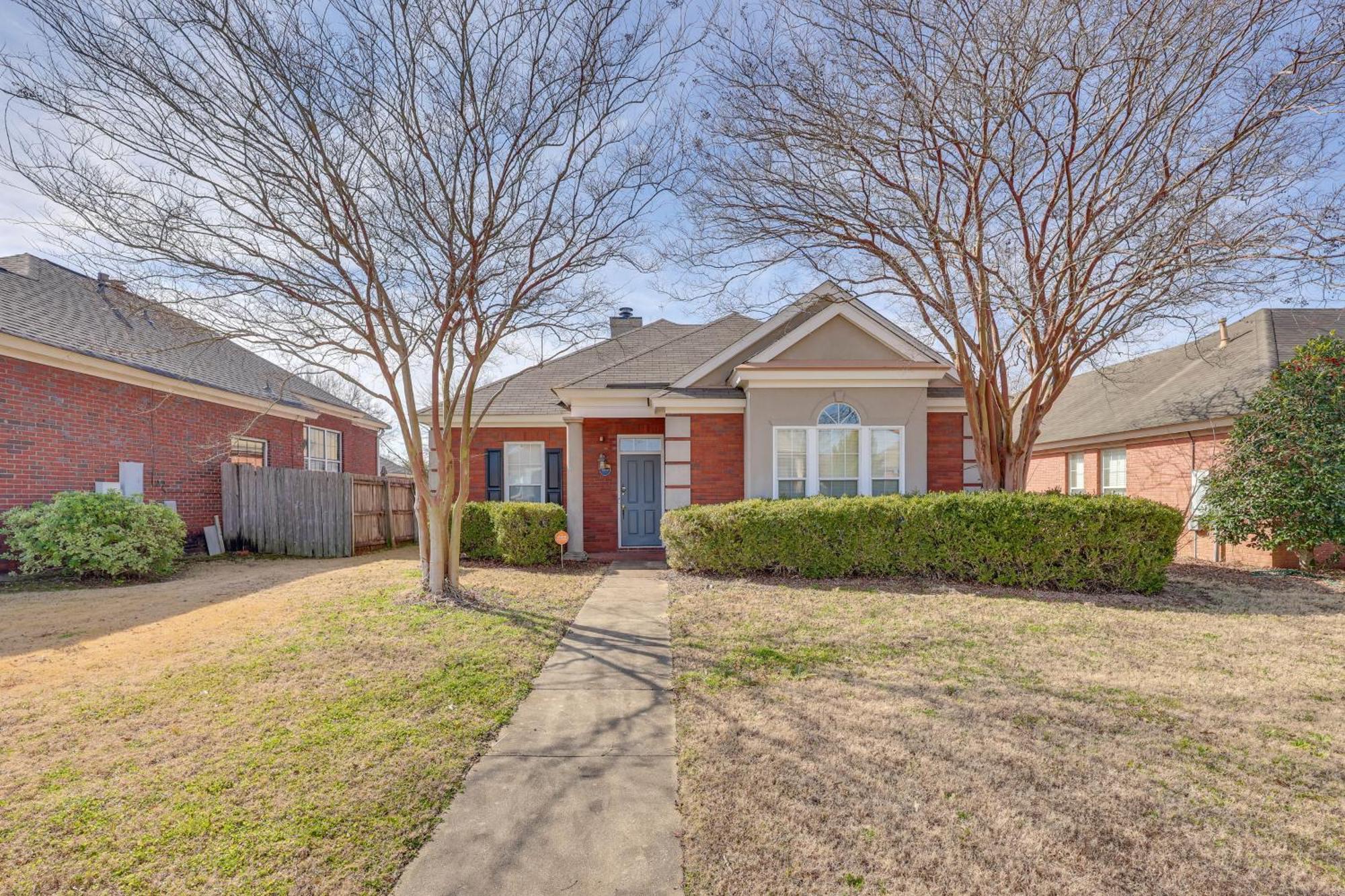 Home With Fenced Yard About 12 Mi To Dtwn Montgomery Extérieur photo